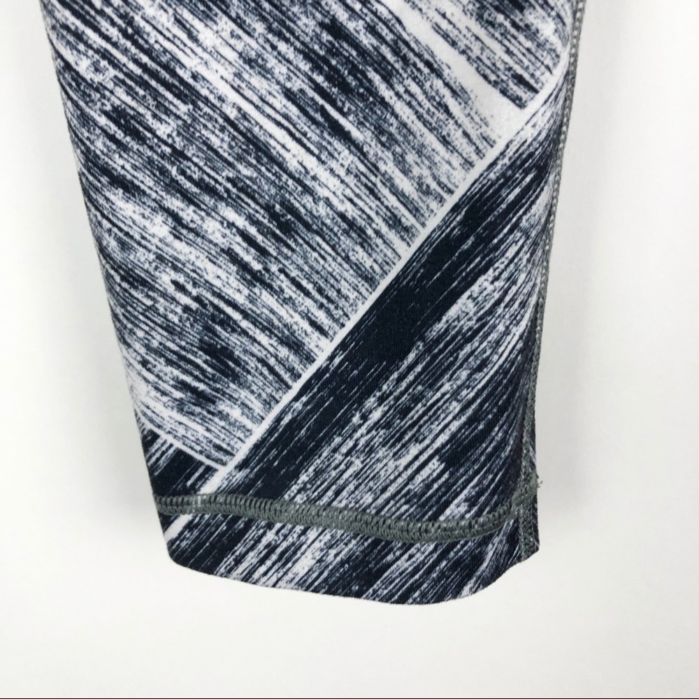 Lululemon Wunder Under Crop II *Full-On Luon - Picture 9 of 15